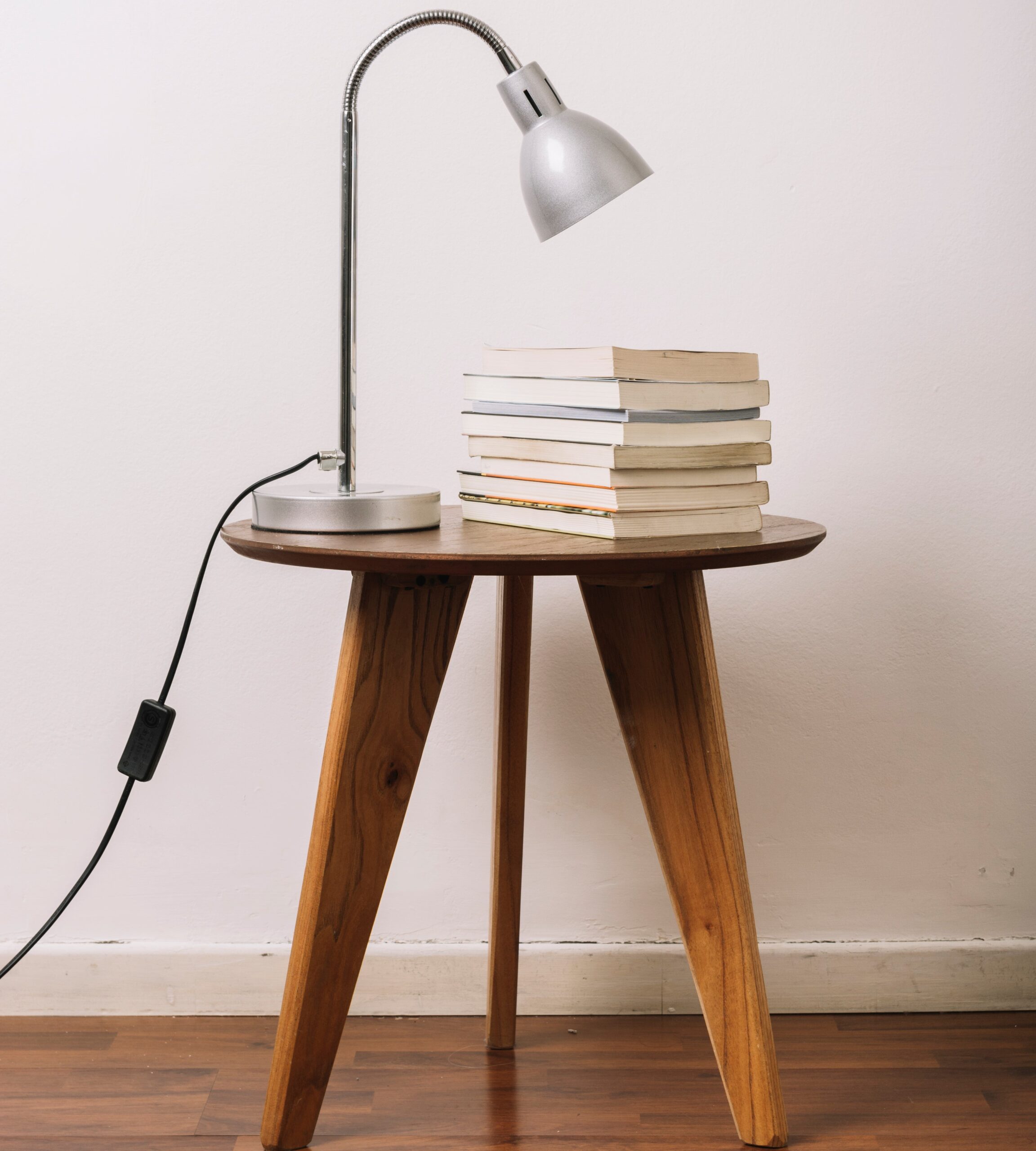 lamp-table-near-booksiji